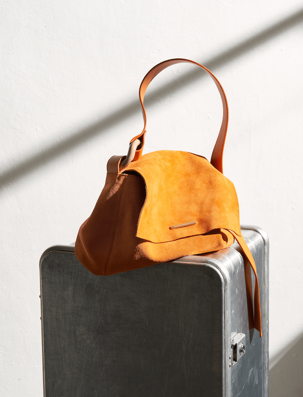 KAREN KNOT TASCHE ORANGE RESINA SUEDE PRE-ORDER