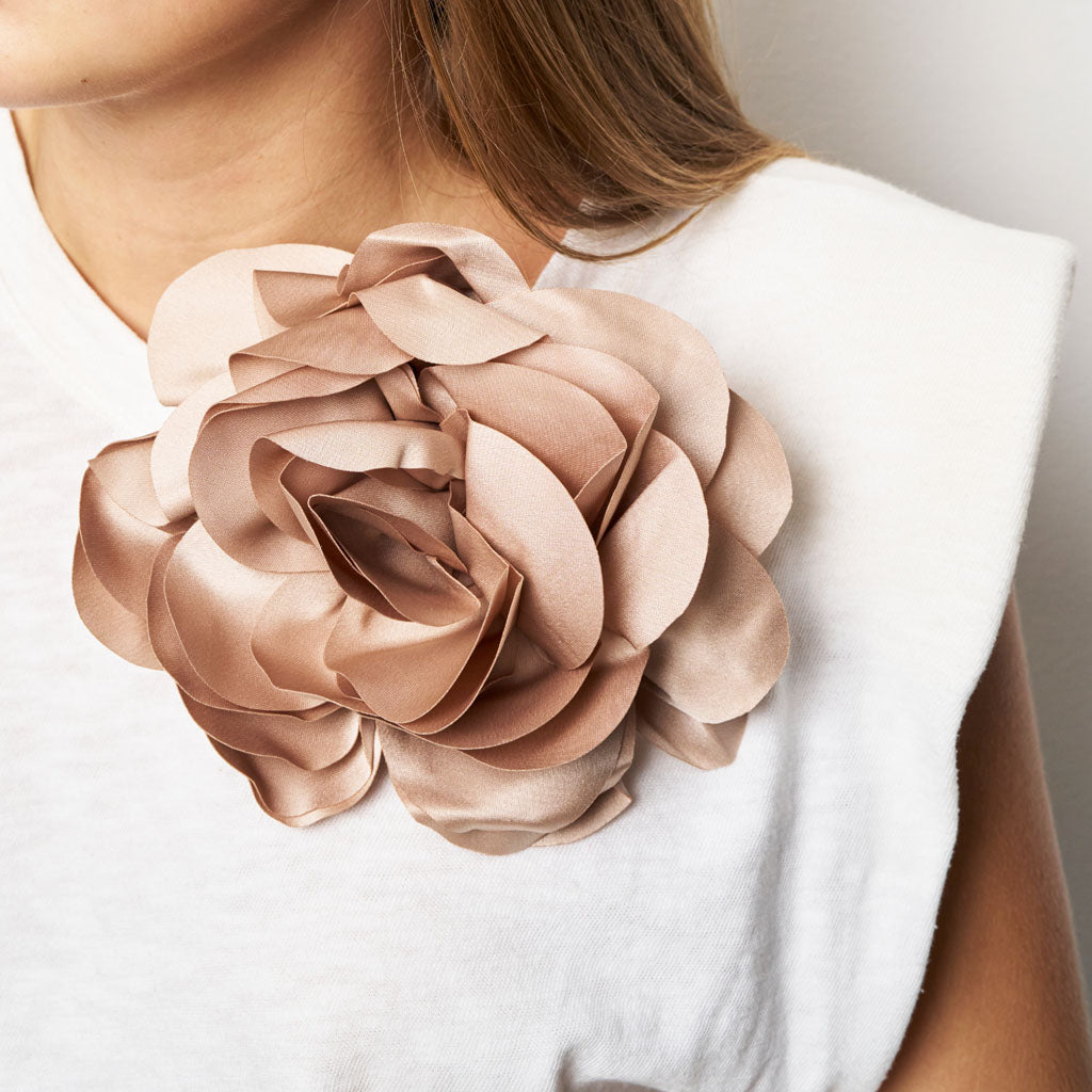 CARMEN BROSCHE CHAMPAGNER